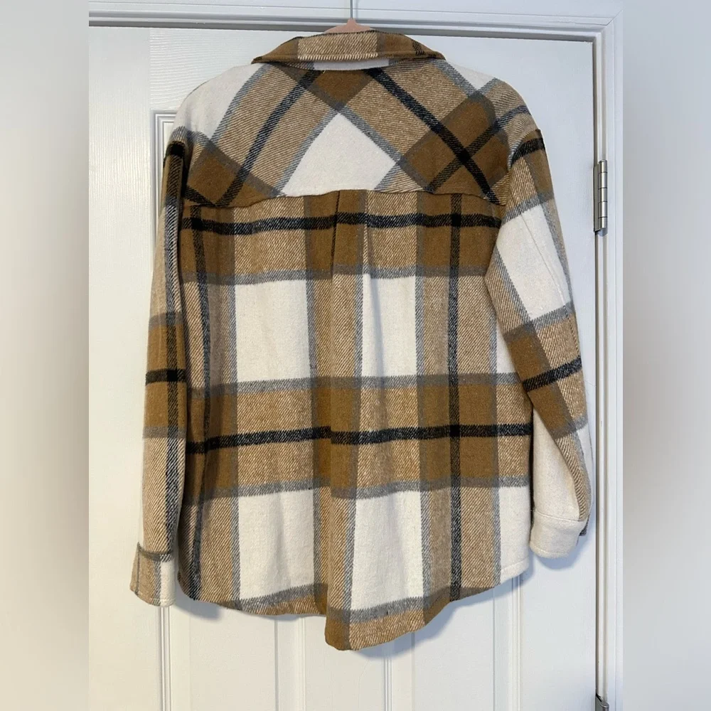 Shacket - Picture 3 of 3